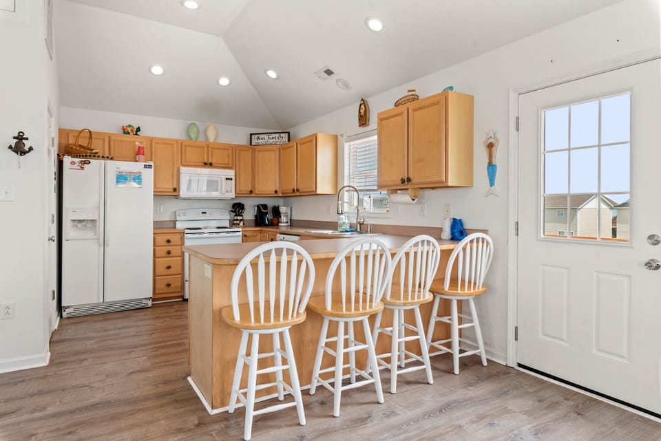 GR3611: Beach Bum'n | Top Level Kitchen