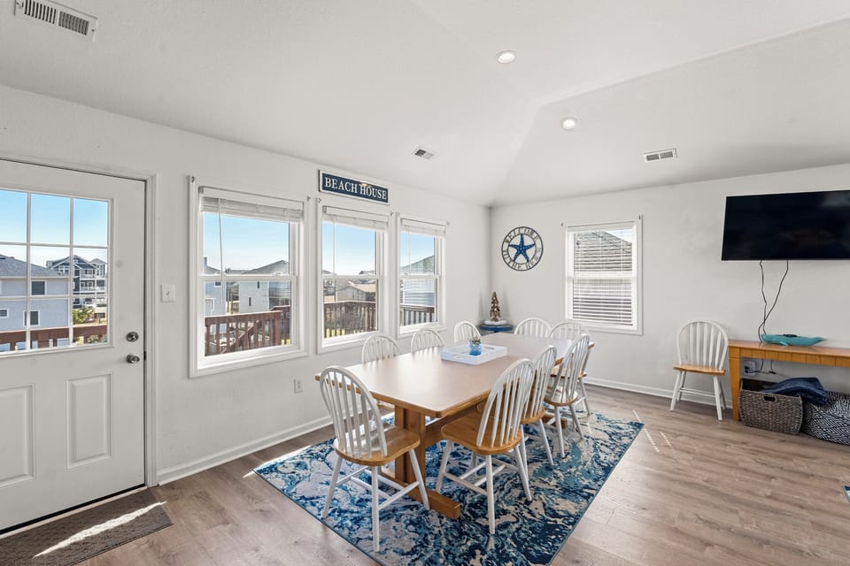 GR3611: Beach Bum'n | Top Level Dining Area
