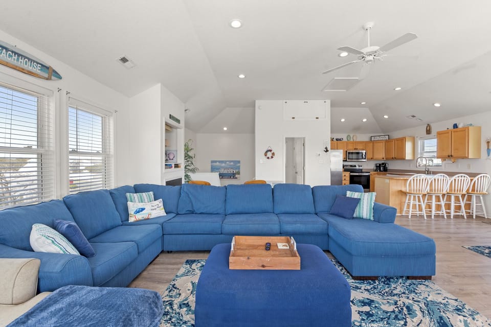 GR3611: Beach Bum'n | Top Level Living Area