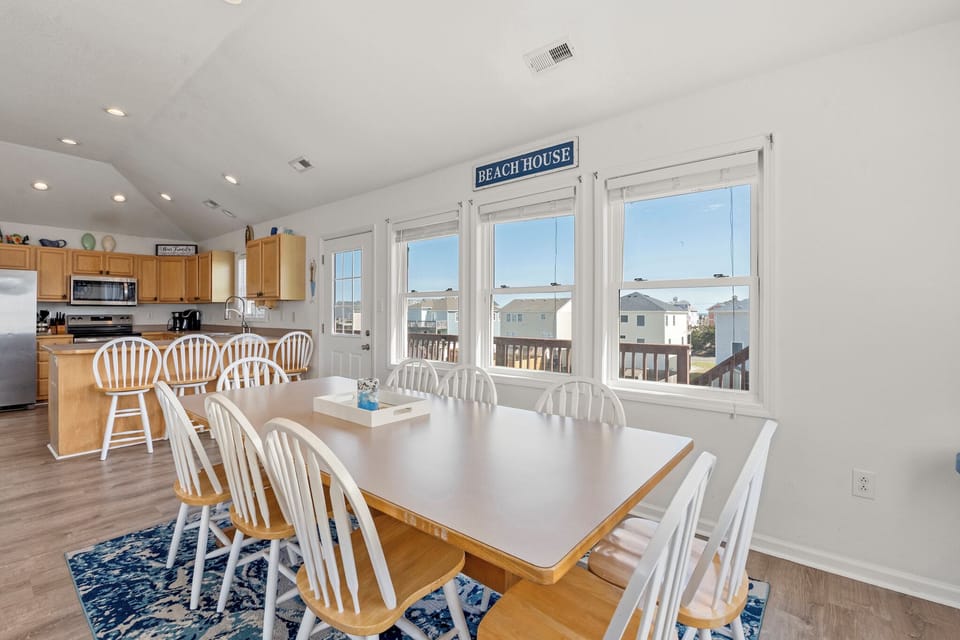 GR3611: Beach Bum'n | Top Level Dining Area