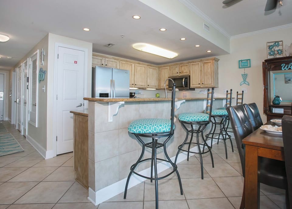 Condo, 2 Bedrooms, Balcony, Ocean View (505) | Private kitchen | Full-size fridge, microwave, oven, stovetop