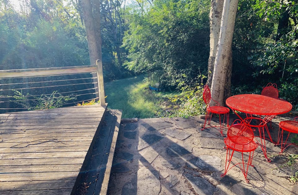 Deck and patio for chilling out listening to the soft city noises. 