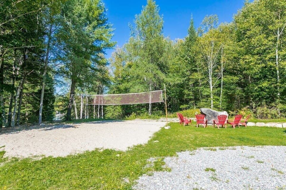 Terrain de Volley et Foyer extérieur