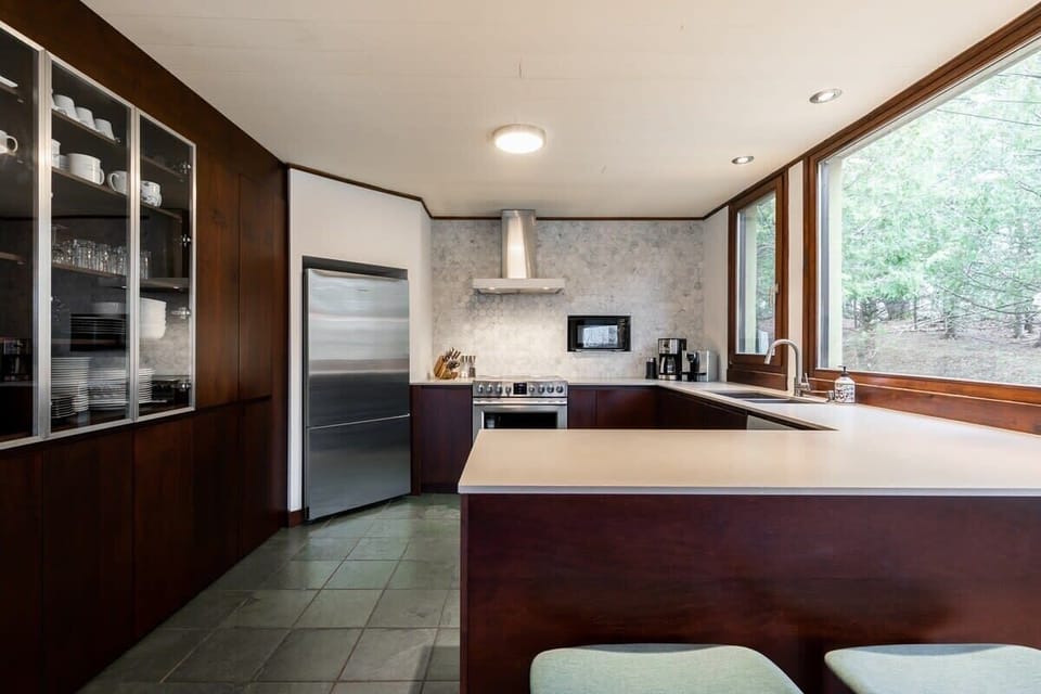 A fully equipped kitchen with everything you need