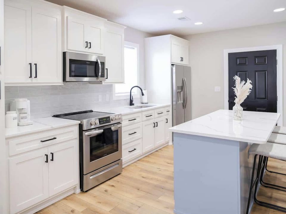 Full kitchen
