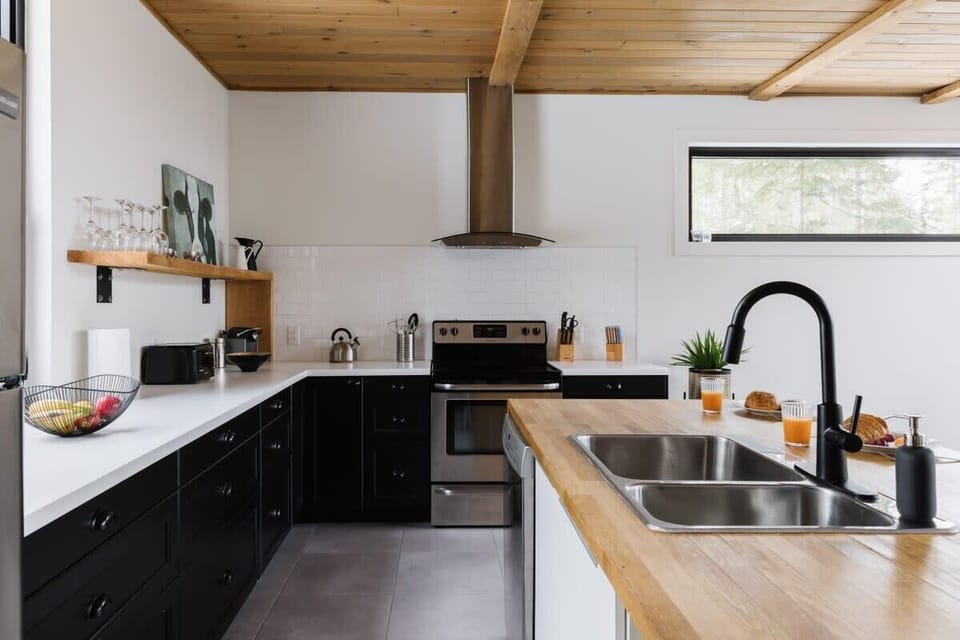 Kitchen - well equipped