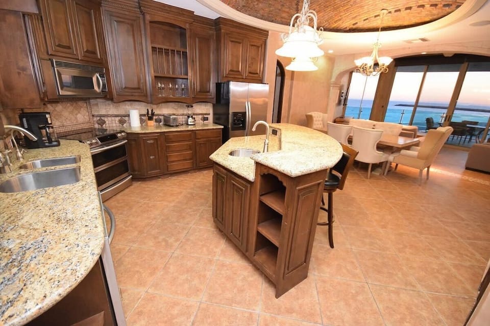 Entrance to Kitchen