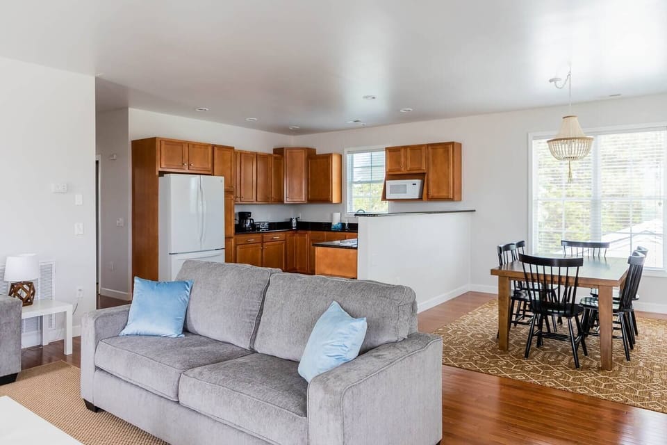 Open concept floor plan and cozy living space