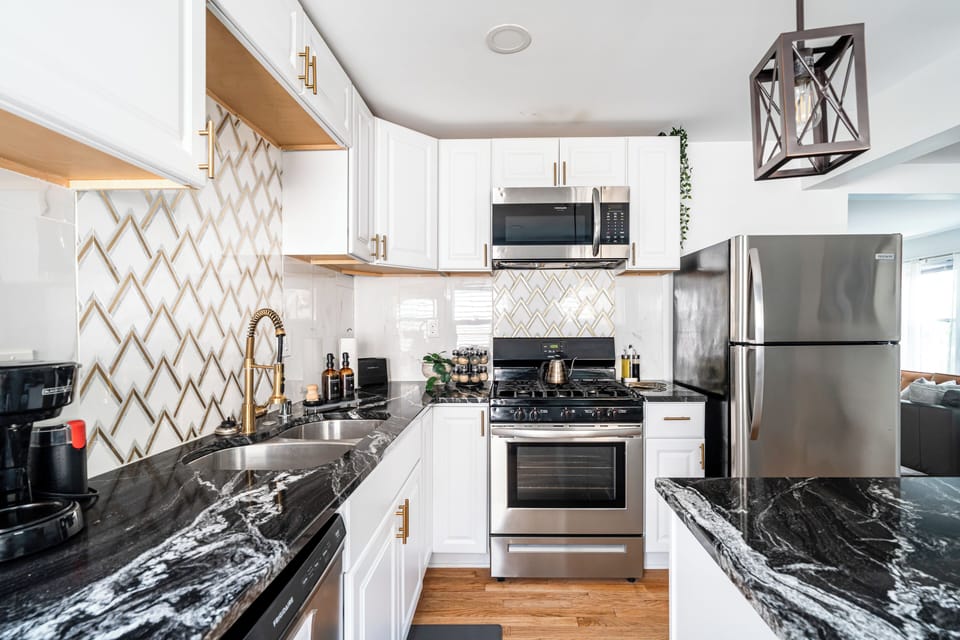 Full kitchen.