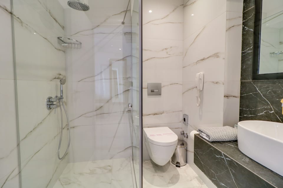 Executive Suite, Sea View | Select Comfort beds, in-room safe, desk, soundproofing
