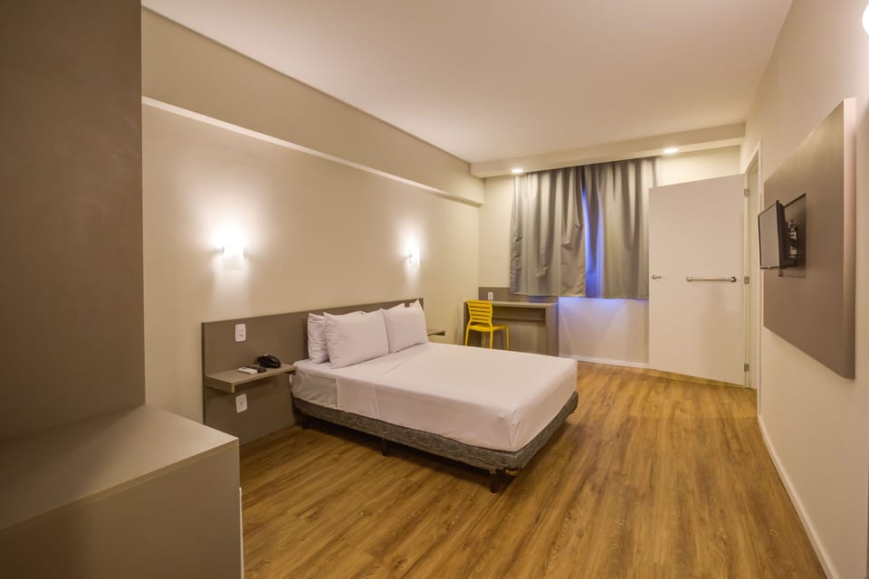Standard Room, 1 Double Bed, Accessible | Minibar, in-room safe, desk, WiFi (free)