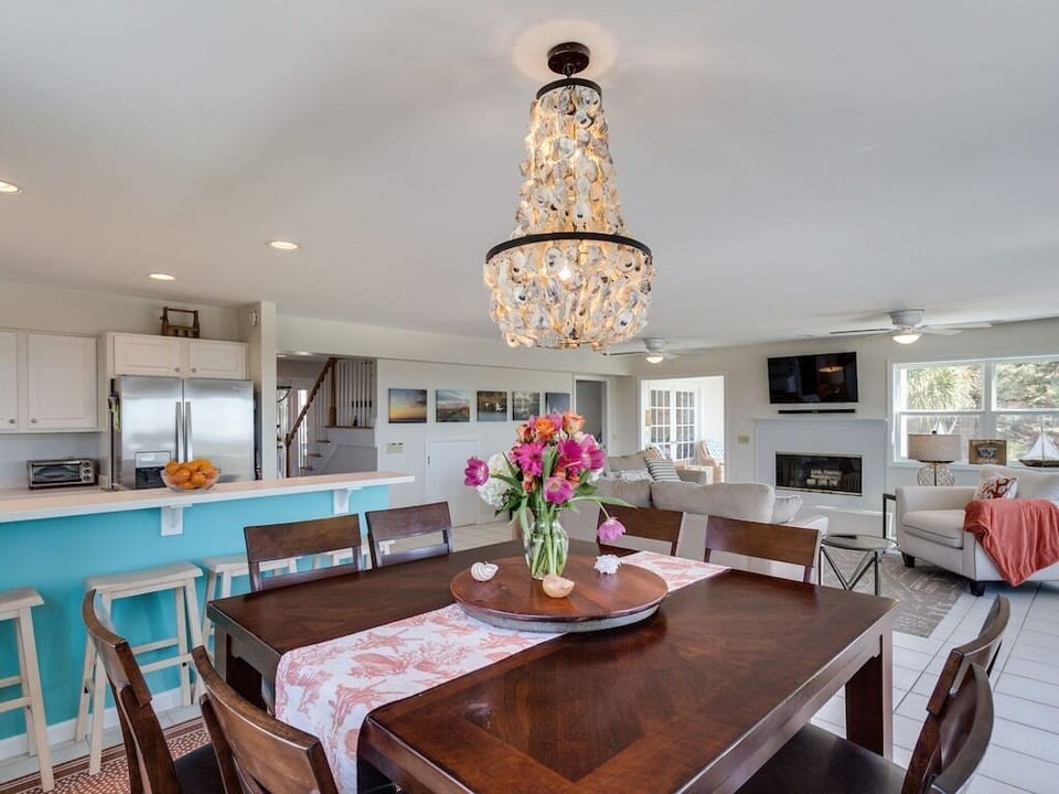 Dining area that looks out to the ocean 