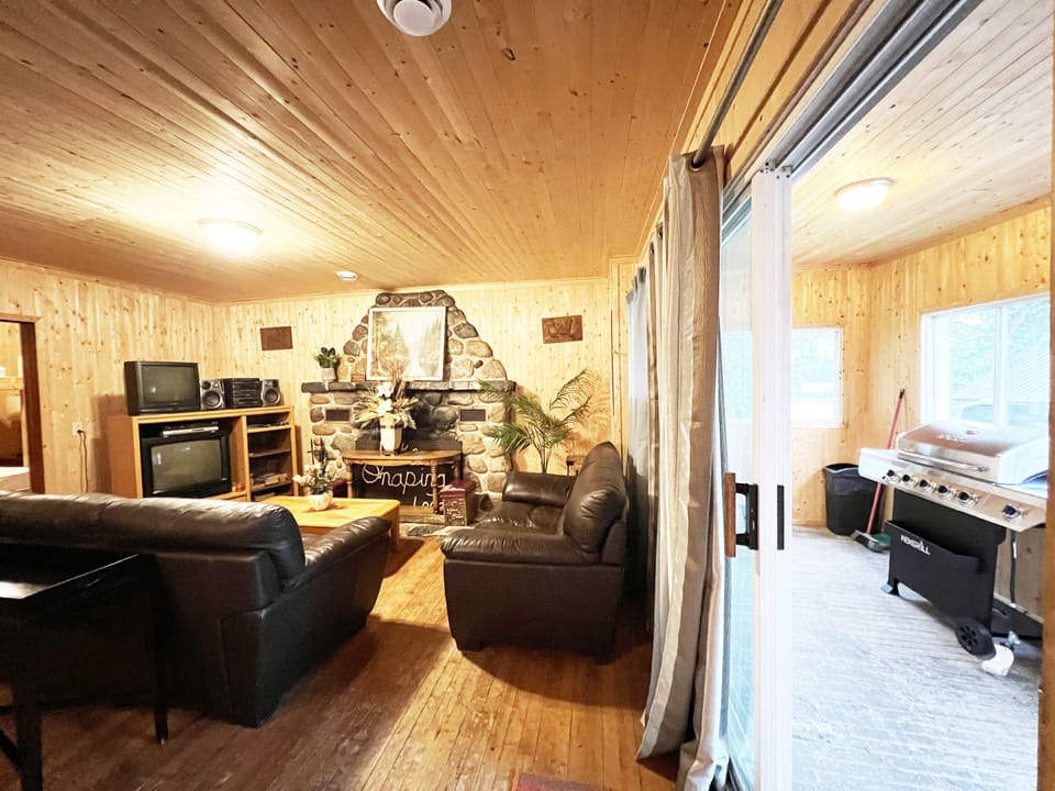 Economy Cabin (C) | Living area