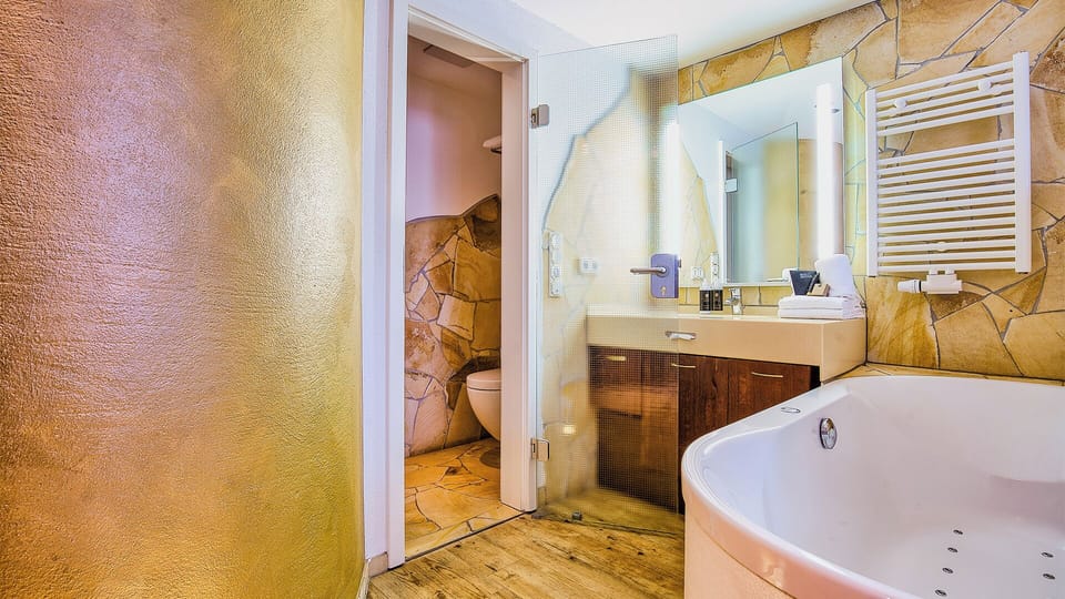 Double Room, 1 Queen Bed, Non Smoking (Life) | Bathroom | Hair dryer, bathrobes, slippers, towels