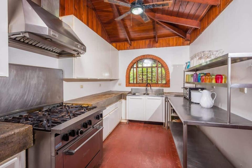 Fully Eqquiped Kitchen