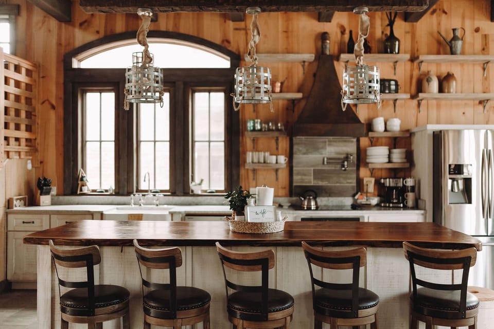 Bring your faves—fully stocked kitchen & Instant Pot make meals a breeze!