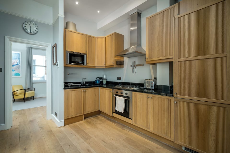 Apartment, 1 Bedroom | Private kitchen | Fridge, microwave, oven, stovetop