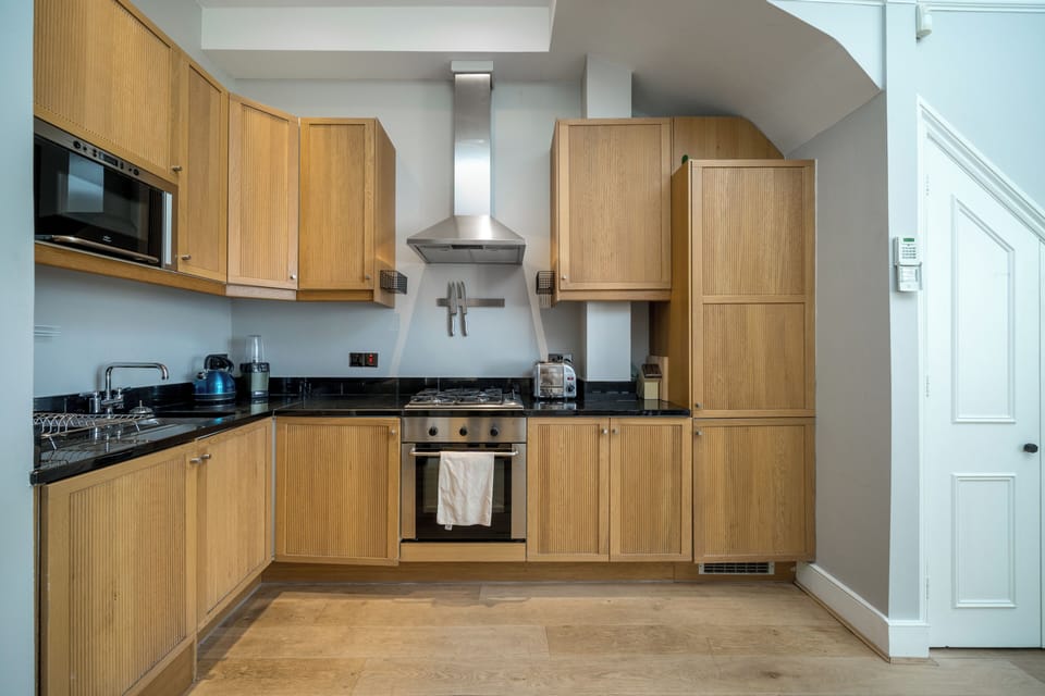 Apartment, 1 Bedroom | Private kitchen | Fridge, microwave, oven, stovetop