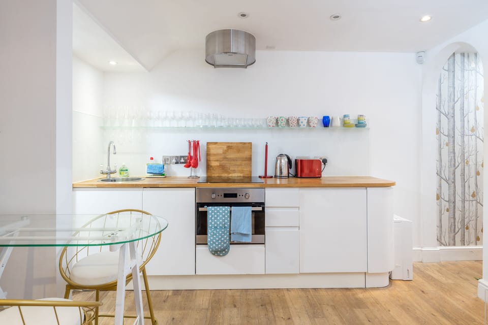 Apartment, 1 Bedroom | Private kitchen | Fridge, microwave, oven, stovetop