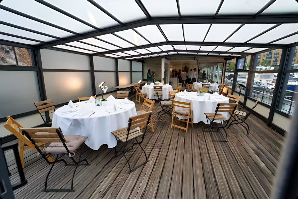 Mobile Home, 5 Bedrooms (House Boat) | Dining room