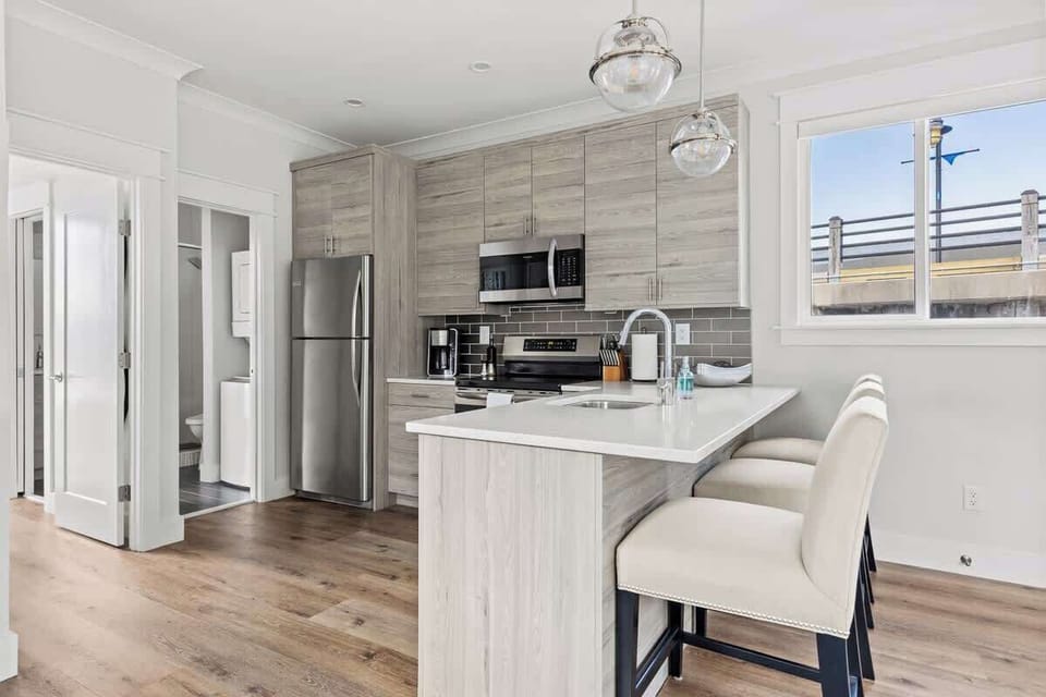 Full kitchen