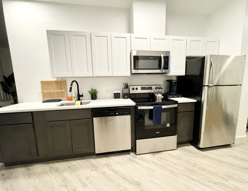 Fully-stocked kitchen with all your necessary kitchen essentials