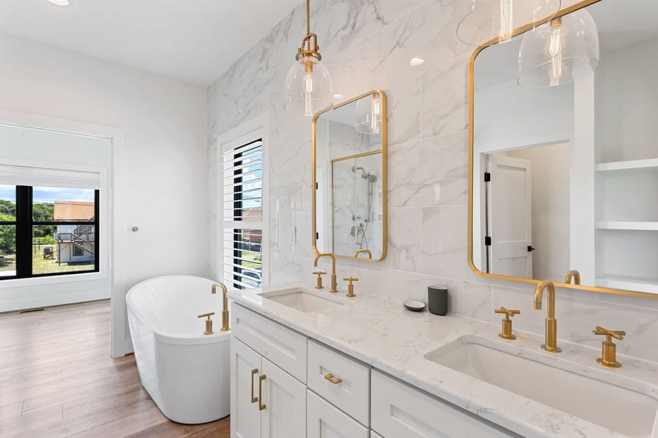 Mid level master bathroom with soaking tub