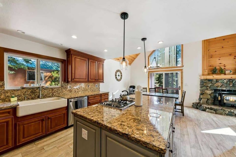Well-equipped Tahoe Donner kitchen with gas range, granite counters and generous workspace, making it easy to prepare meals for family and larger groups.