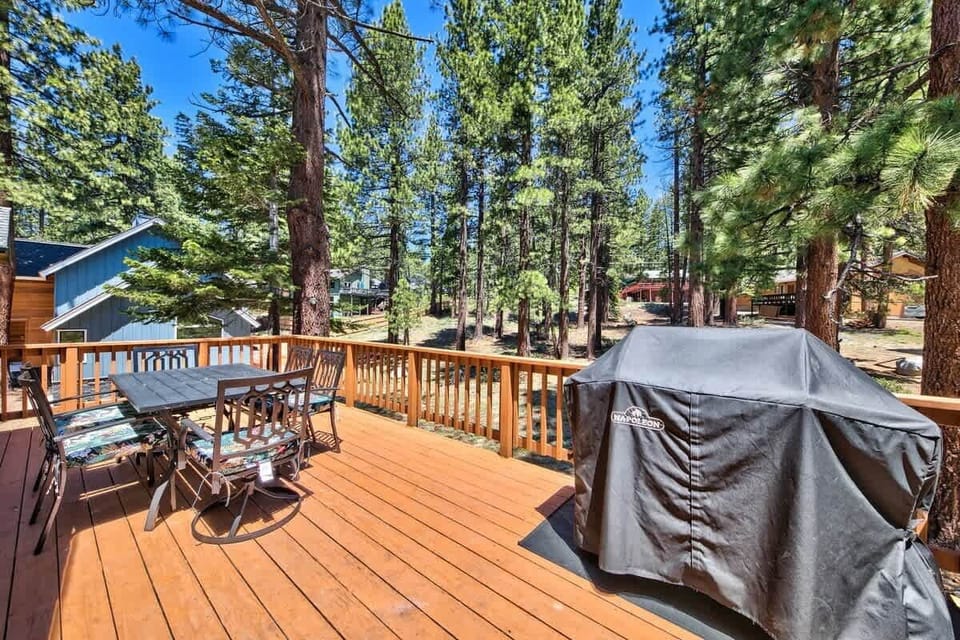 Private patio with propane BBQ and extra propane provided. Enjoy an outdoor dinner after a day of hiking or exploring, then head to the hot tub for a relaxing end to the evening.
