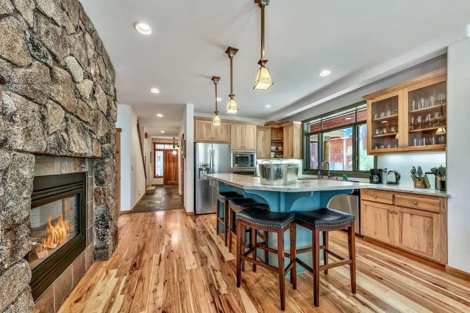 Beautiful 2,600 sq foot home backing up to Tahoe Donner's championship golf course.

Great home for family or retreat groups. Bunk room with 6 beds.

Other key amenities include:
- 75" TV, with Hulu TV
- Foosball table
- Pack-n-play and high chair
