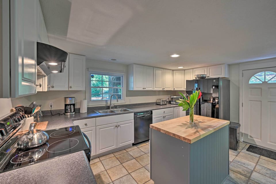Kitchen | 2nd Floor | Deck Access | Cooking Basics & Spices