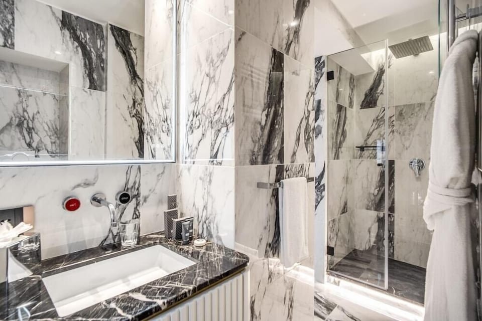 Shower, free toiletries, hair dryer, towels