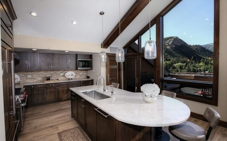  Chef's kitchen with incredible views!