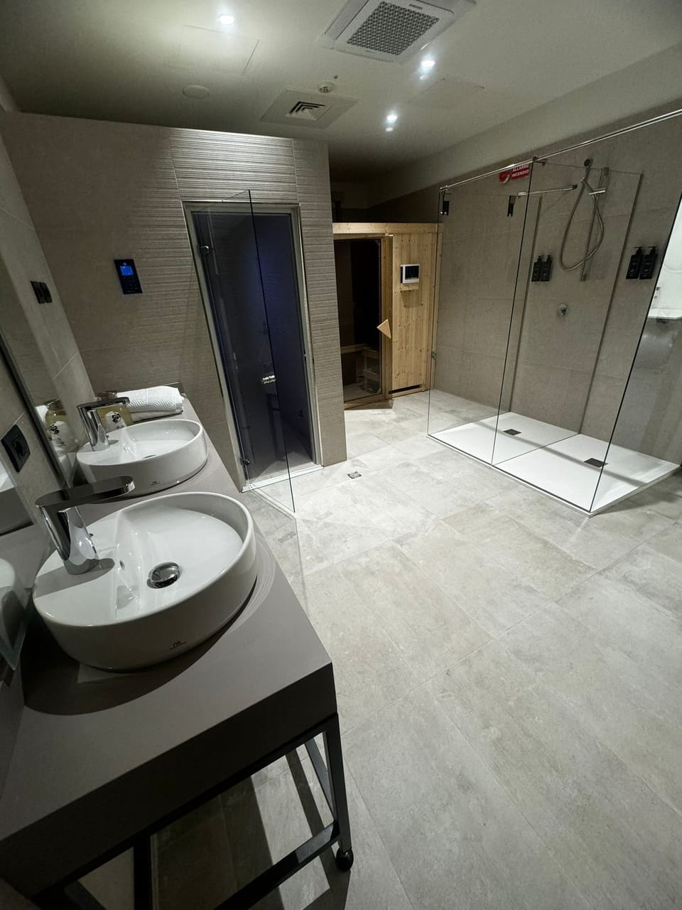 Sauna, steam room