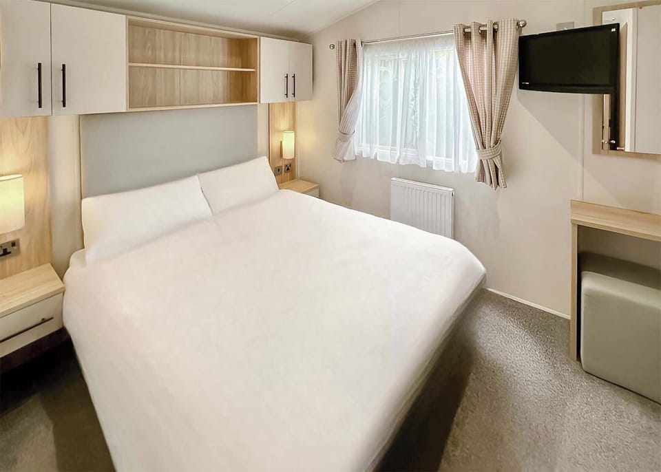 Bedroom, Bed