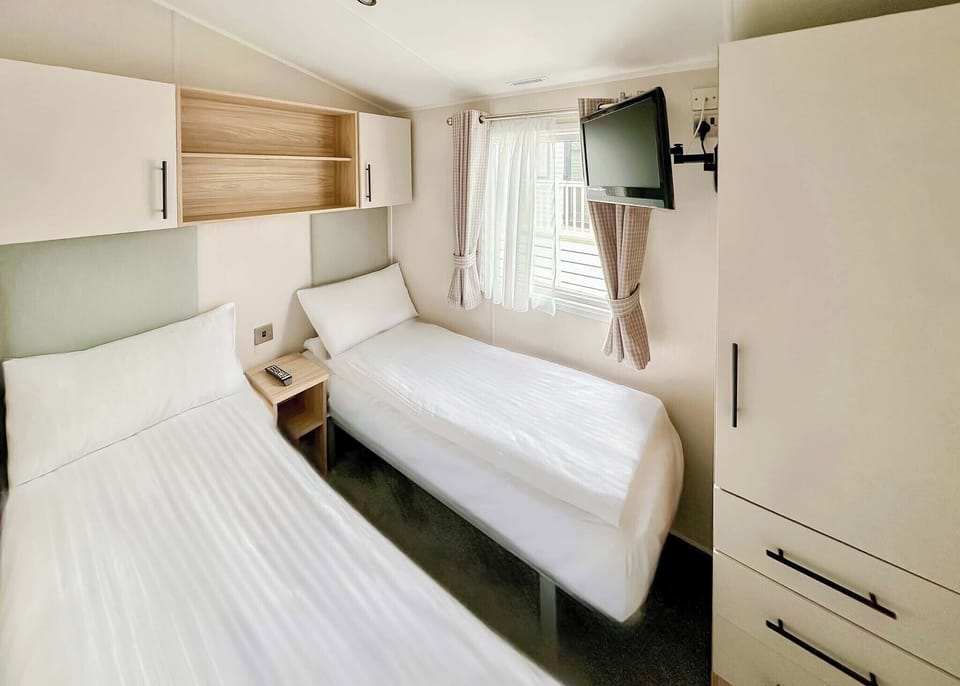 Bedroom, Bed