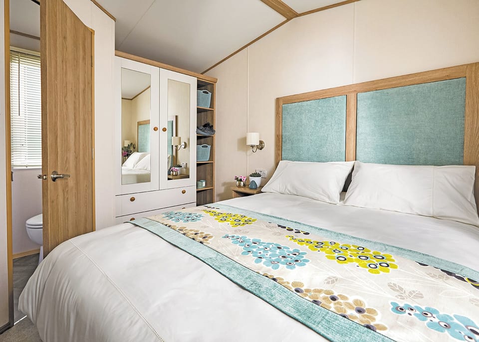 Bedroom, Bed