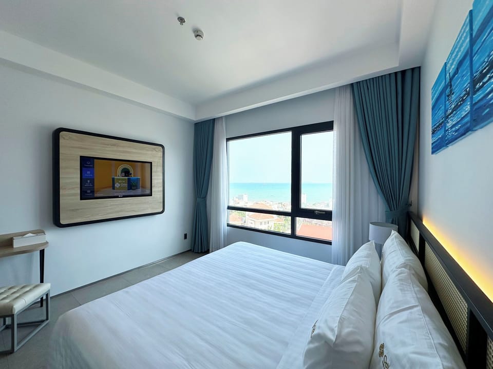 Deluxe Double or Twin Room, Ocean View | Premium bedding, minibar (some free items), in-room safe, desk