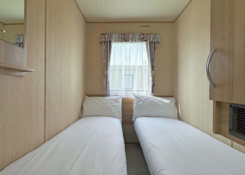 Bedroom, Bed