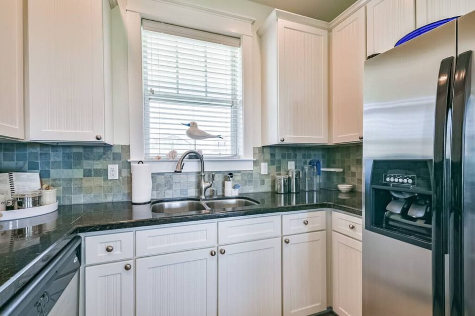 Lots of counter space in the kitchen