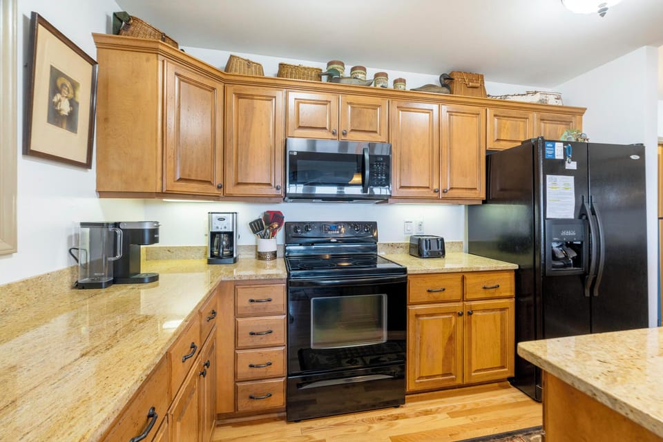 Kitchen---Granite Countertops