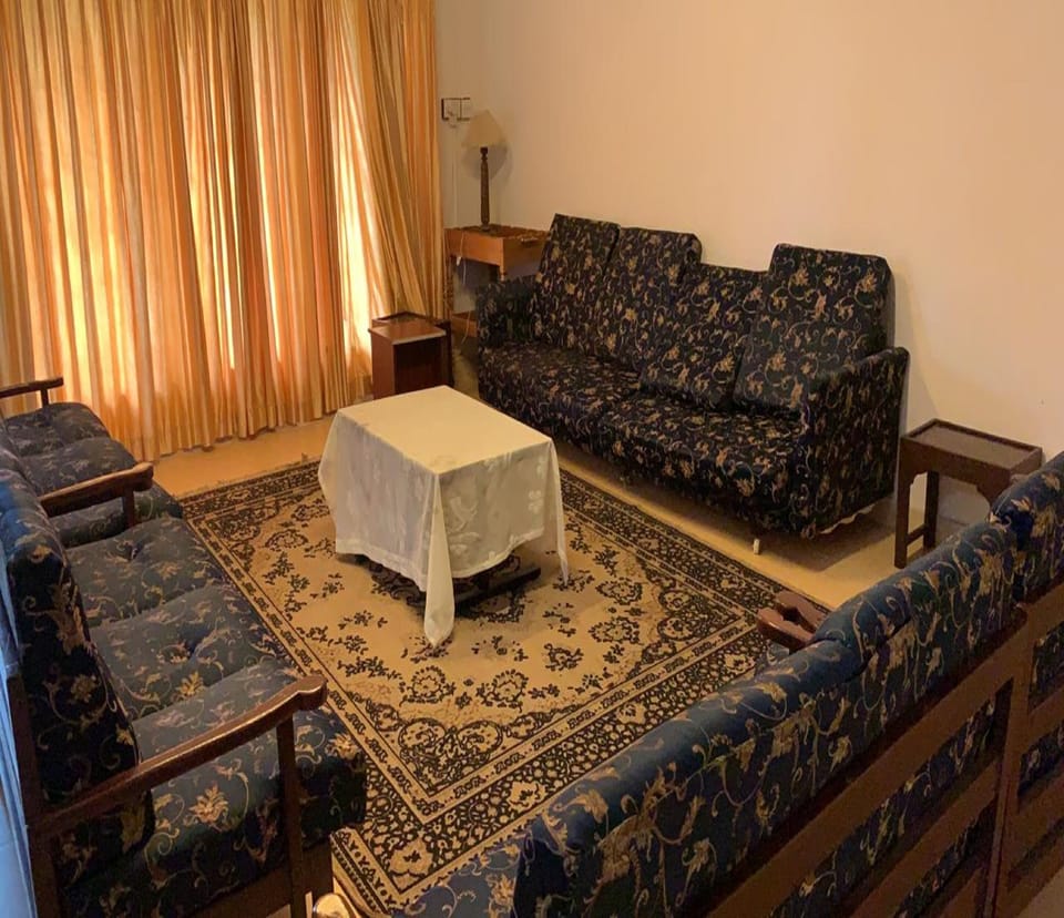 Egyptian cotton sheets, premium bedding, desk, WiFi