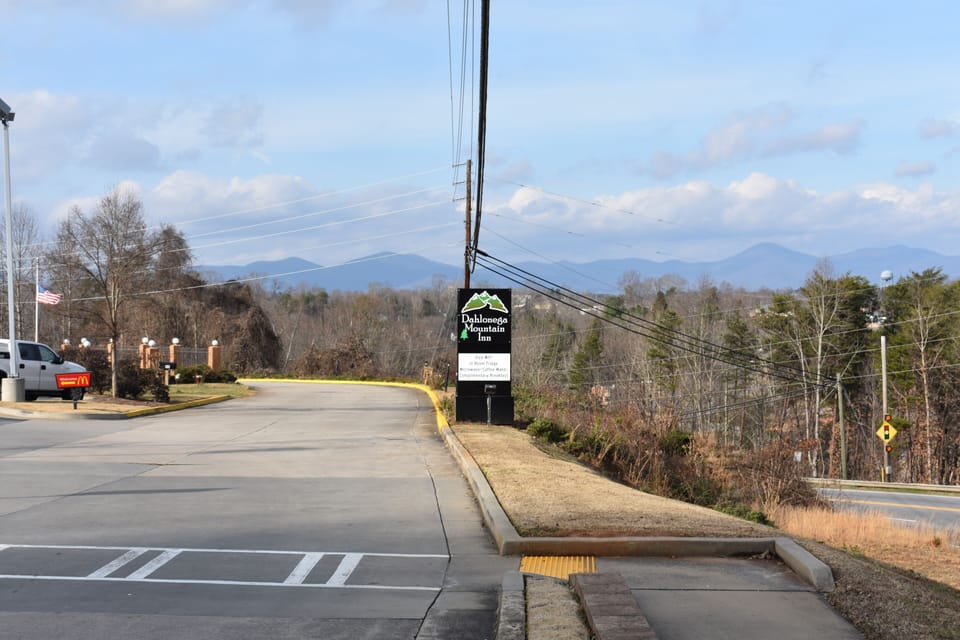 Dahlonega Mountain Inn Motel in Dahlonega