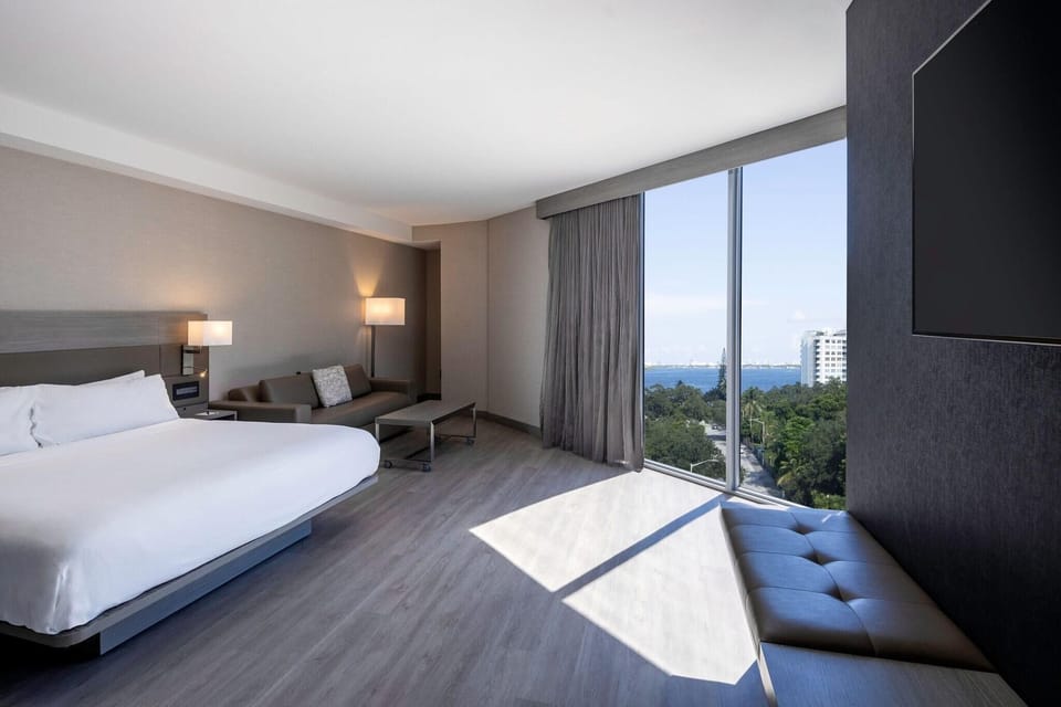 Cribs (free), rollaway beds (surcharge), WiFi (free), alarm clocks
