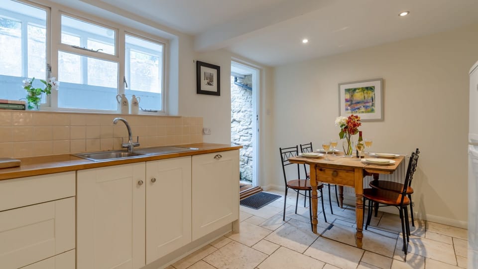 Enjoy brunch through to dinner in Christmas Cottage's spacious kitchen