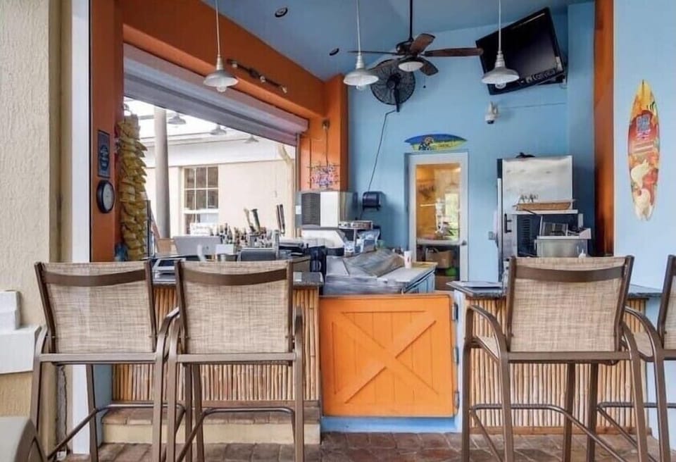 House, 4 Bedrooms | Private kitchen | Coffee/tea maker, fridge, oven, toaster