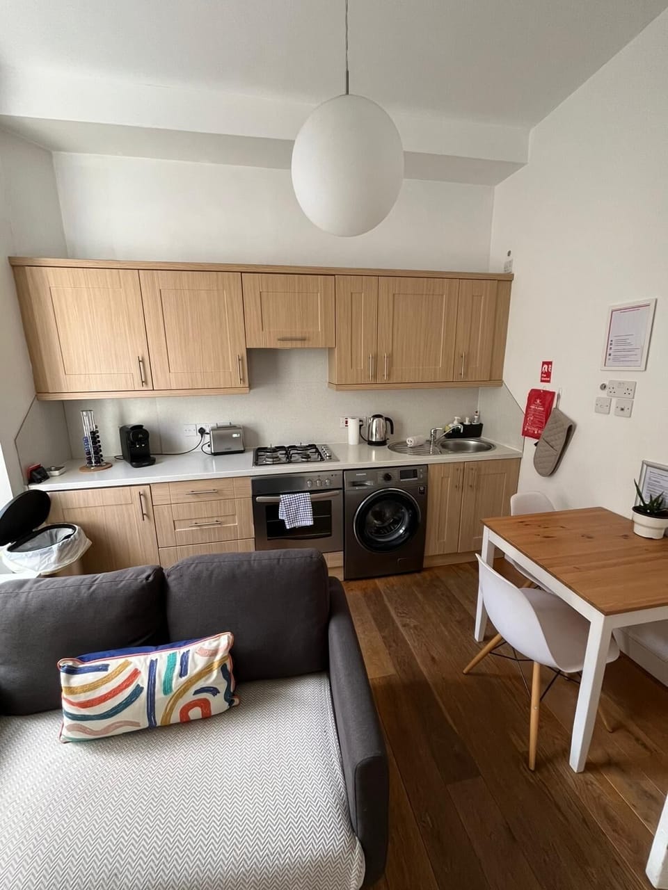 Kitchen/lounge