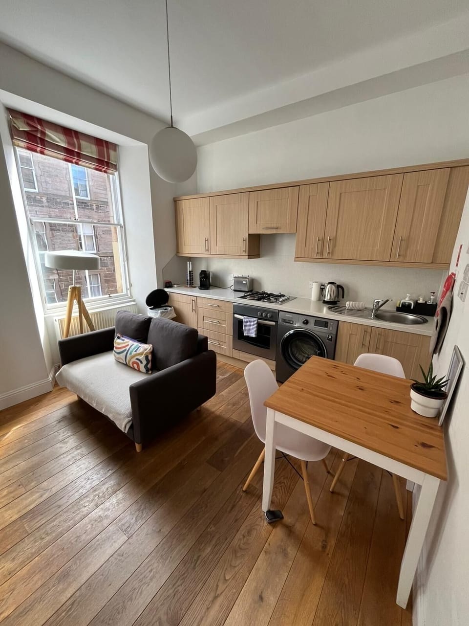 Kitchen / lounge