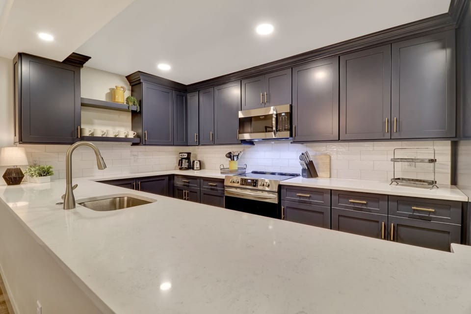 Xanadu A8 - Kitchen - Beautiful renovated kitchen.  Who wouldn't want to cook in this gorgeous space!