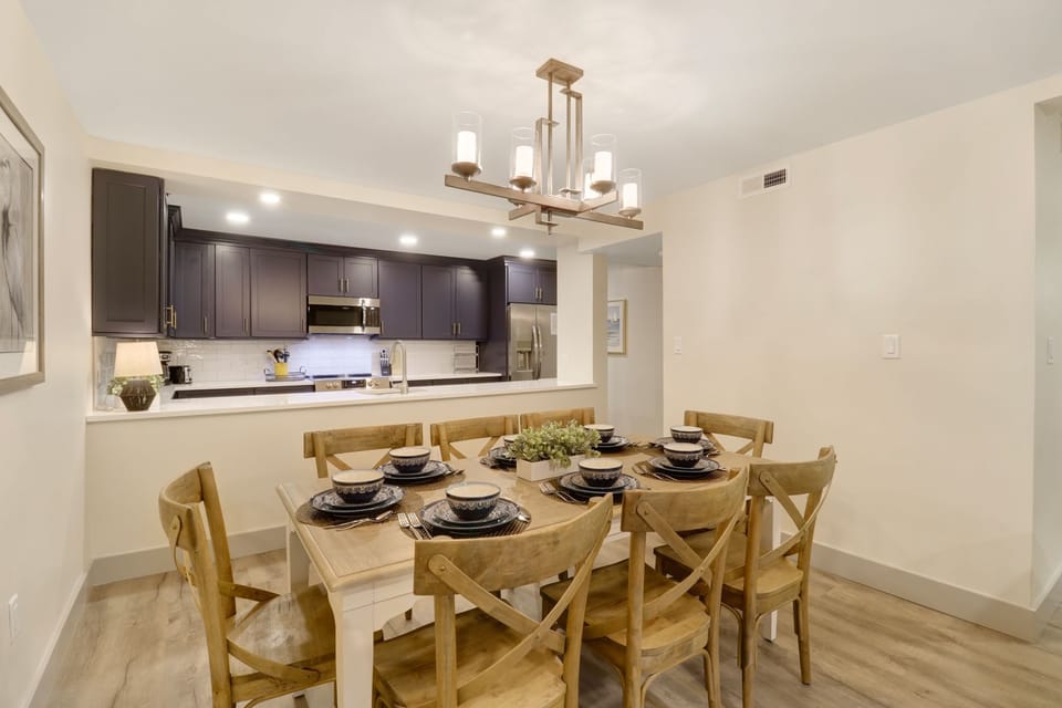 Dining/kitchen - Coastal Dining room has easy access to amazing, large renovated kitchen.